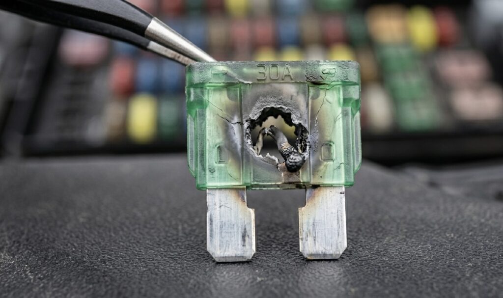 Is It Dangerous to Replace a Blown Fuse With a Higher Amp Fuse? image0 (1)