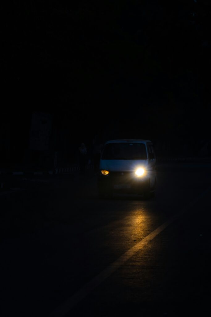 Why Does One Headlight Work but the Other Is Dim? vd photography 43meynx9oyi unsplash